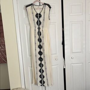 Xhilaration Cream and Black Patterned Maxi Dress